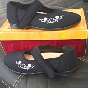 New barefoot freedom shoes
